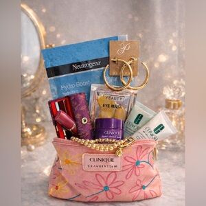 Clinique x Drawbertson 12 Piece Bundle + Plunder Jewelry 💗